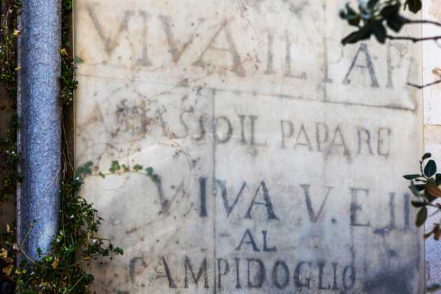Le antiche scritte clandestine sui muri di Bitonto: �Cos� il popolo faceva sentire la sua voce�